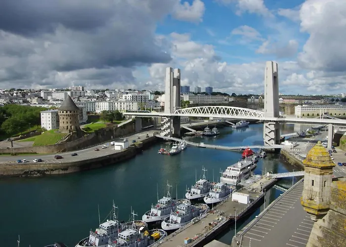 T2 Lumineux - Proche & Technopole - Parking Prive, Bureau & Wifi Rapide Appartement