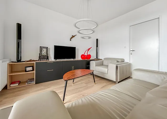 Appartement T2 Lumineux - Proche & Technopole - Parking Prive, Bureau & Wifi Rapide Brest