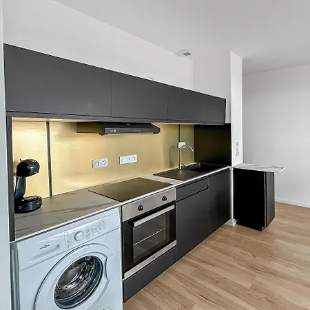 Apartment T2 Lumineux - Proche & Technopole - Parking Prive, Bureau & Wifi Rapide Brest