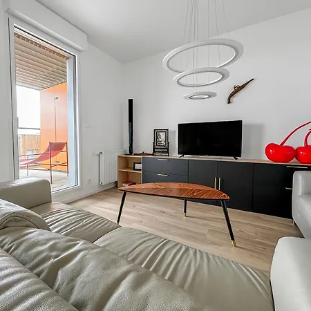 Apartment T2 Lumineux - Proche & Technopole - Parking Prive, Bureau & Wifi Rapide *